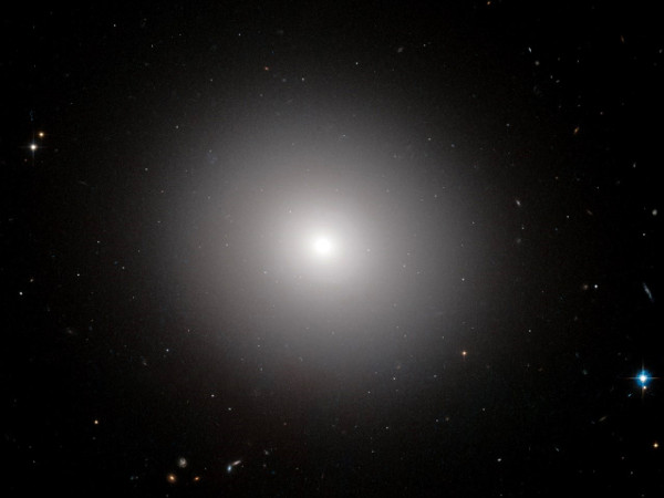 elliptical galaxy IC 2006