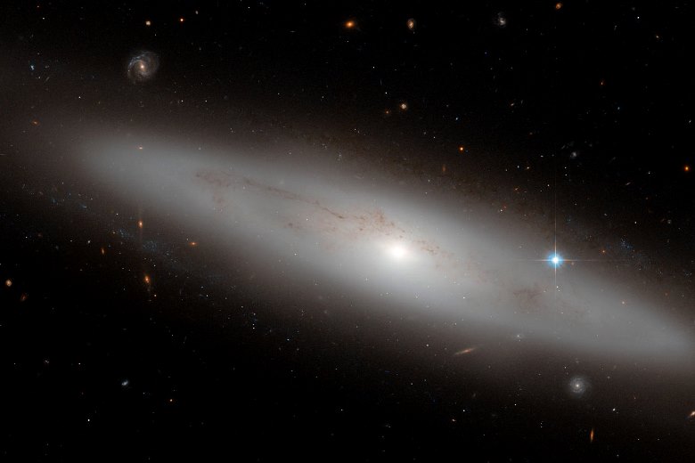 lenticular galaxy NGC 4866